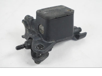 Framsidan på Bromshuvudcylinder från en BMW F 650 CS -2002 motorcykel.