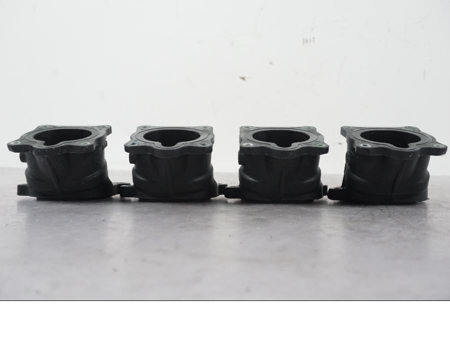 Snett uppifrån på Insugsgummi från en Ducati Multistrada V4 -2024 motorcykel.