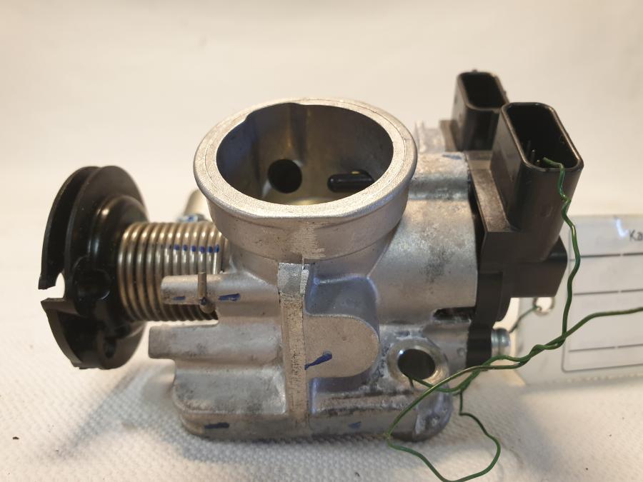 Framsidan på Spjällhus från en Kawasaki Z 125 -2019 motorcykel.