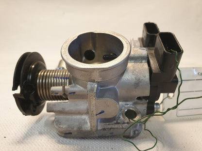 Framsidan på Spjällhus från en Kawasaki Z 125 -2019 motorcykel.