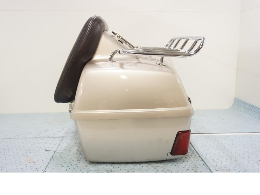 Baksidan på Topbox från en Honda GL 1200 -1987 motorcykel.