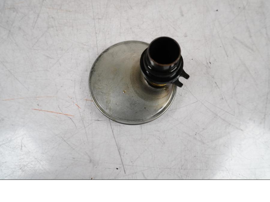 Baksidan på Oljepump från en Honda VFR 800 -2005 motorcykel.