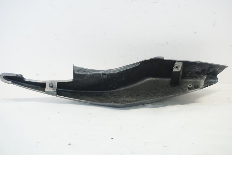 Vänster sida på Bakvinge från en Suzuki GSX-R 1000 -2006 motorcykel.