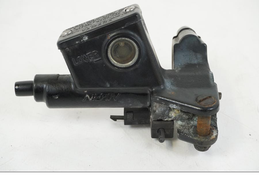 Framsidan på Bromshuvudcylinder från en Yamaha FZR 1000 -1990 motorcykel.