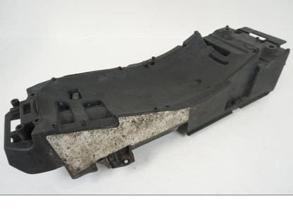 Snett nerifrån på Undertail från en KTM 990 SM -2009 motorcykel.