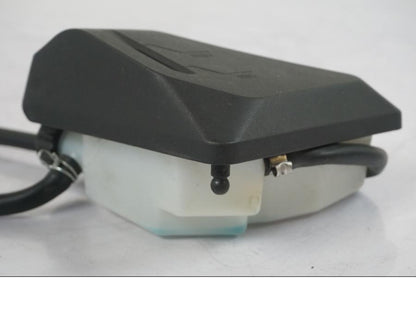 Höger sida på Vattenexpansionskärl från en KTM 1290 Super Duke R -2018 motorcykel.