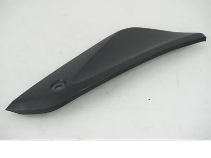 Framsidan på Bensintankskåpa från en Honda CBR 1000 -2005 motorcykel.