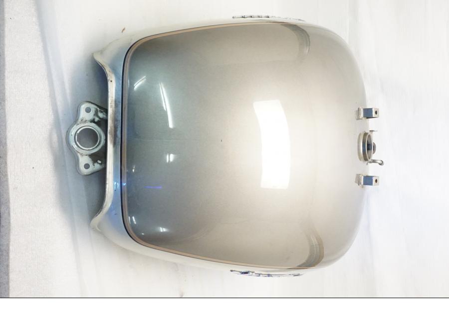 Höger sida på Bensintank från en Yamaha XVZ 13TD -1999 motorcykel.