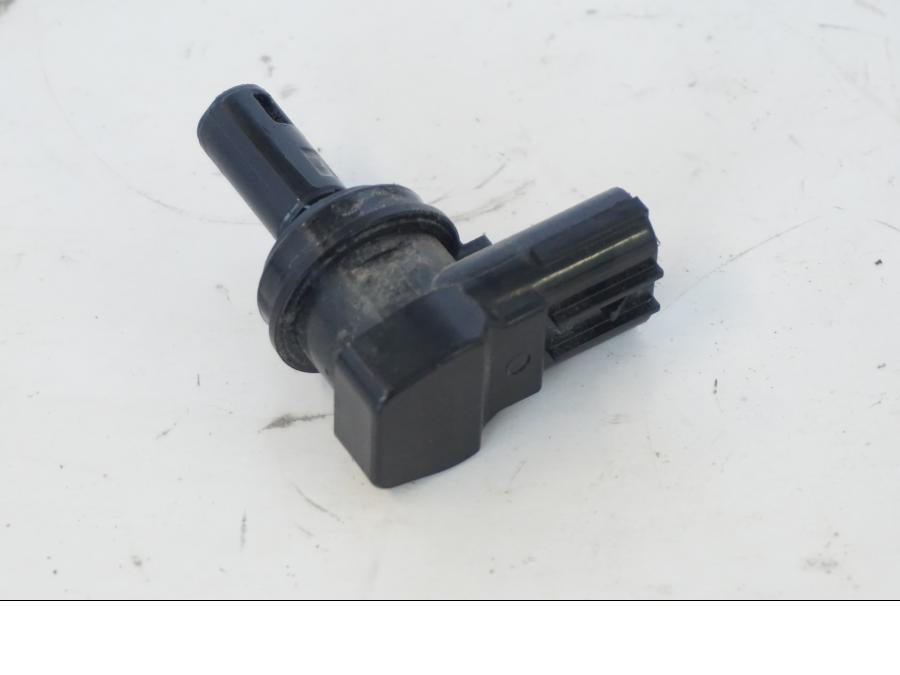 Framsidan på Tomgångsventil från en Honda SH 300 A -2011 scooter.