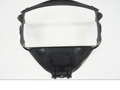 Snett nerifrån på Trekanten från en Suzuki GSX 1300 R -2017 motorcykel.