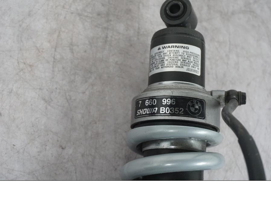 Snett uppifrån på Stötdämpare från en BMW R 1150 GS/A -2002 motorcykel.