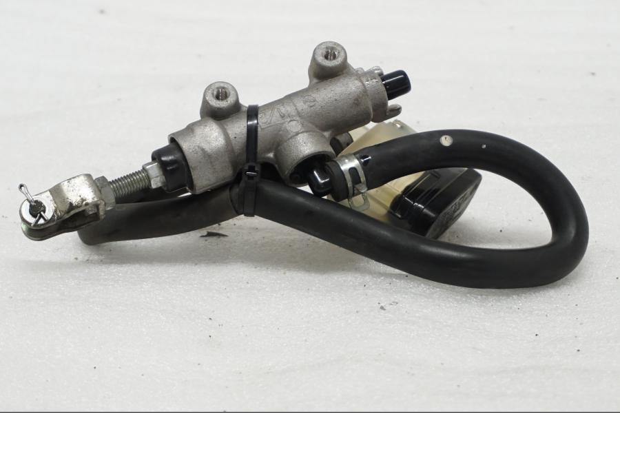 Framsidan på Bromshuvudcylinder från en Suzuki GSX 1300 BK -2008 motorcykel.