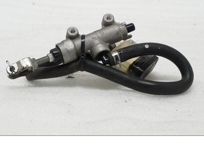 Framsidan på Bromshuvudcylinder från en Suzuki GSX 1300 BK -2008 motorcykel.