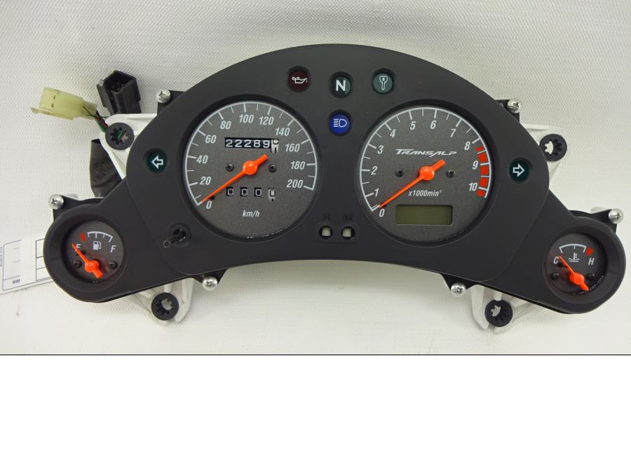 Framsidan på Instrumentpanel från en Honda XL 650 V -2007 motorcykel.