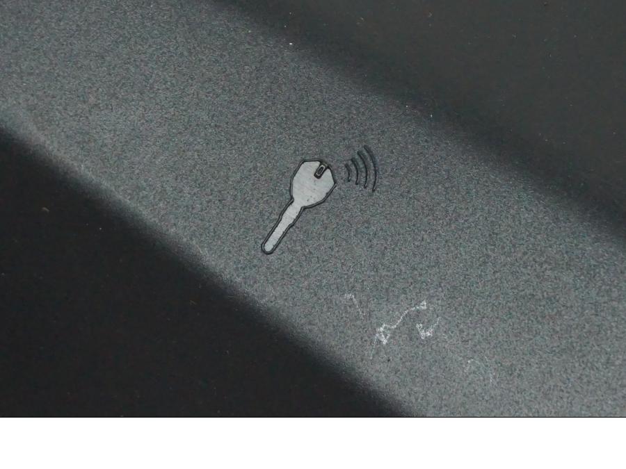 Vänster sida på Instrumentkåpa från en Ducati Multistrada V4 -2024 motorcykel.