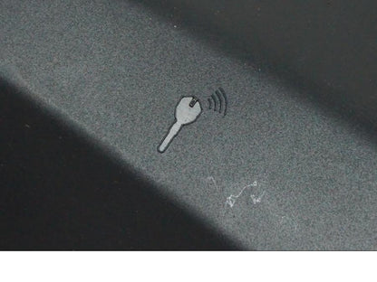 Vänster sida på Instrumentkåpa från en Ducati Multistrada V4 -2024 motorcykel.