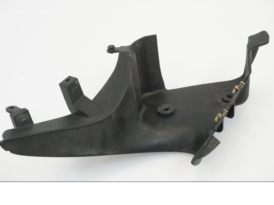 Framsidan på Luftintag från en BMW R 1150 R -2002 motorcykel.