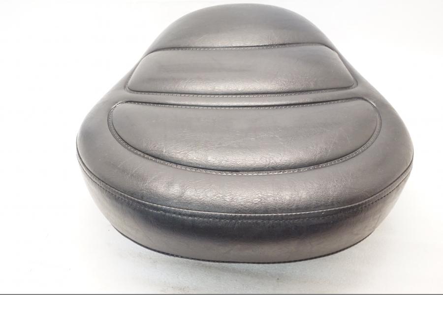 Vänster sida på Sadel från en Yamaha XVZ 13TD -1999 motorcykel.