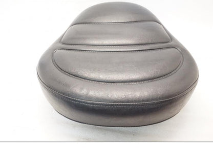 Vänster sida på Sadel från en Yamaha XVZ 13TD -1999 motorcykel.