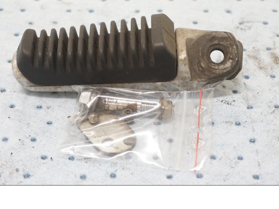 Framsidan på Fotpinne från en Suzuki GSX 550 -1985 motorcykel.