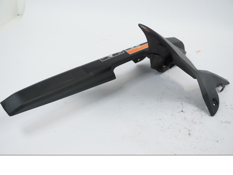 Vänster sida på Svingskärm från en Honda CB 650 R -2019 motorcykel.