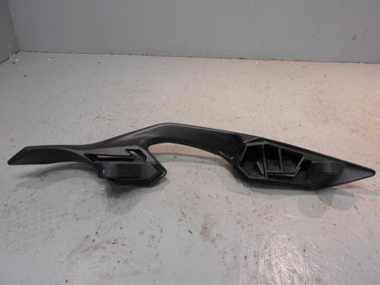 Baksidan på Passagerarhandtag från en Kawasaki Ninja H2 -2018 motorcykel.