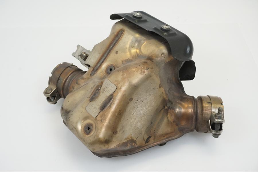 Snett nerifrån på Mellanburk från en Kawasaki ZX-10R -2008 motorcykel.