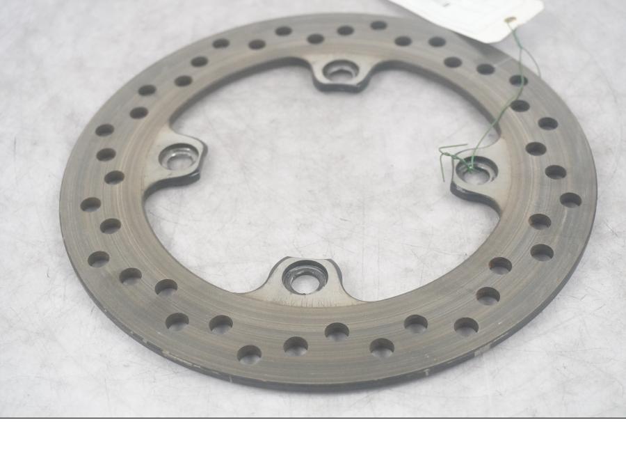 Framsidan på Bromsskiva från en Triumph Daytona 600 -2003 motorcykel.