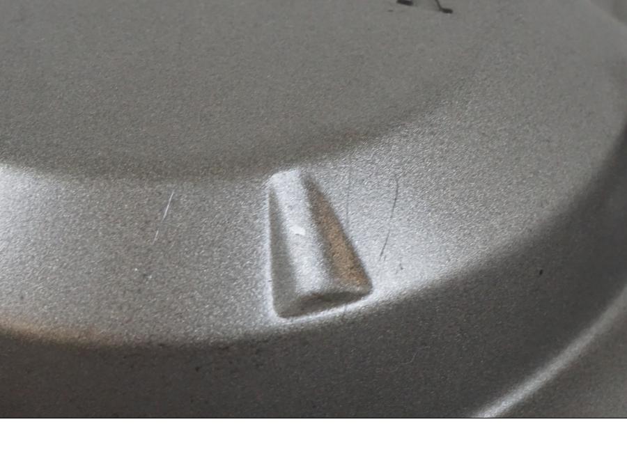 Baksidan på Kopplingskåpa från en Honda CBR 125 R -2006 motorcykel.