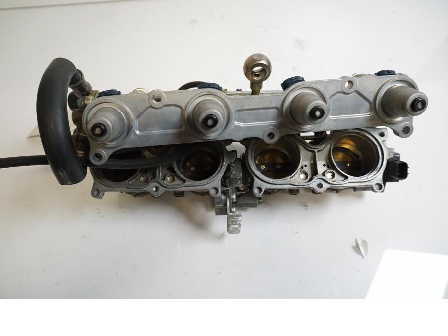 Baksidan på Spjällhus från en Honda CBR 600 RR -2003 motorcykel.