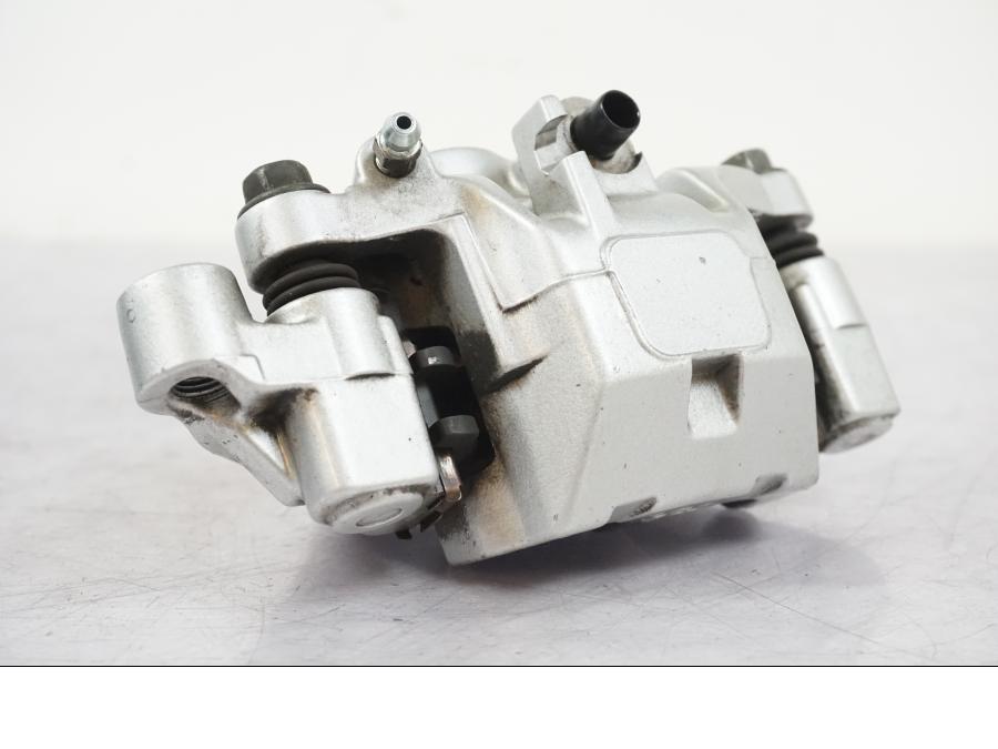 Höger sida på Bromsok från en Yamaha XVS 1100 -2004 motorcykel.