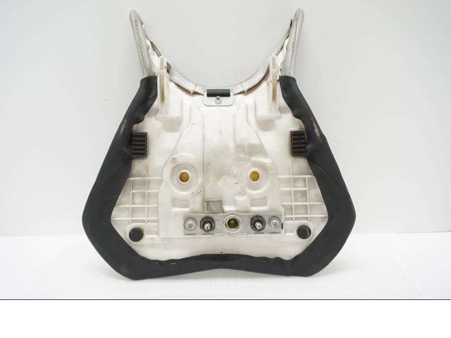 Vänster sida på Sadel från en Suzuki GSX 1300 BK -2008 motorcykel.