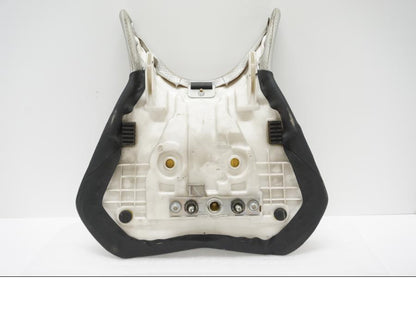 Vänster sida på Sadel från en Suzuki GSX 1300 BK -2008 motorcykel.