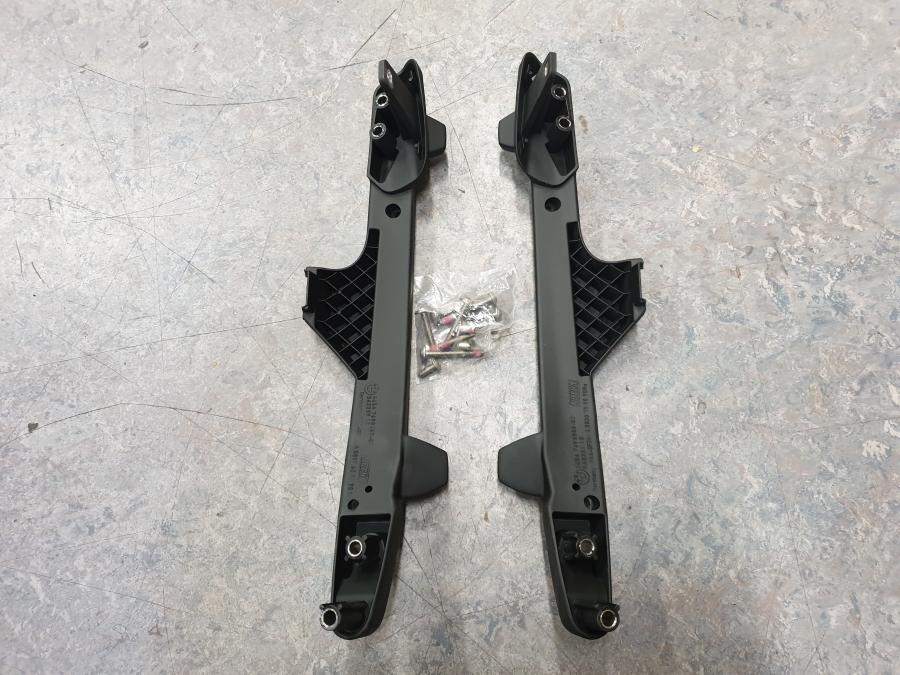 Baksidan på Sidoväskhållare från en BMW R 1200 R -2006 motorcykel.