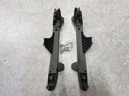 Baksidan på Sidoväskhållare från en BMW R 1200 R -2006 motorcykel.