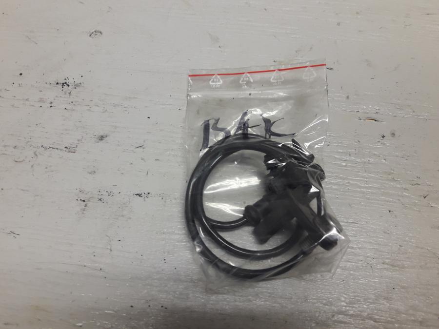 Framsidan på ABS givare från en Kawasaki ER-6N -2015 motorcykel.