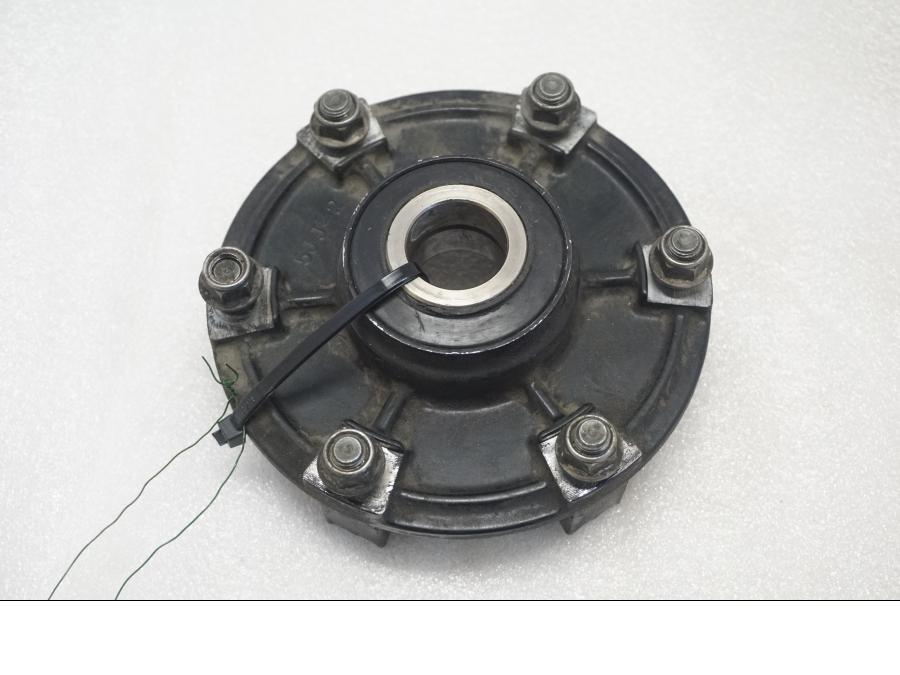 Framsidan på Drevfäste från en Yamaha YZF 1000 R1 -2001 motorcykel.