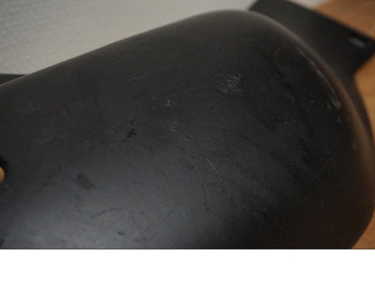 Snett uppifrån på <p>Bakvinge höger från Suzuki GSX-R 1995.</p>

<p>Lackobjekt, lagad insida bak.</p> motorcykel.