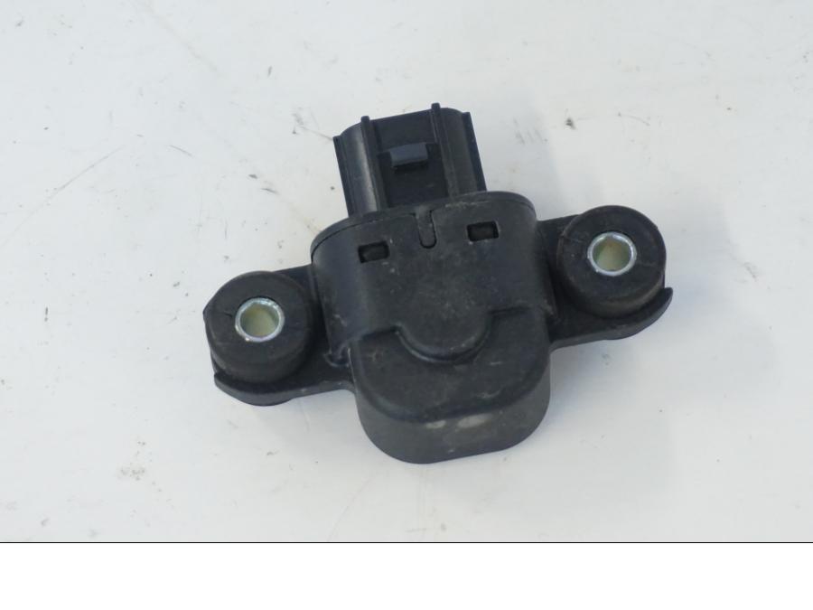 Baksidan på Tilt Sensor från en Honda SH 300 A -2011 scooter.