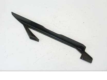 Baksidan på Kedjeskydd från en KTM 690 Duke -2016 motorcykel.