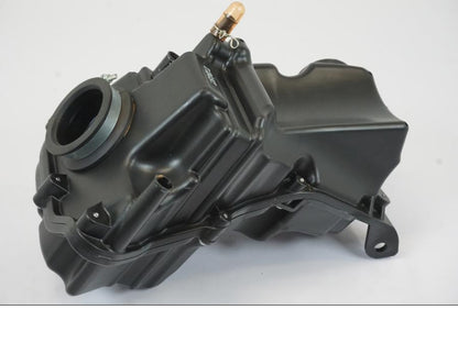 Höger sida på Luftburk från en Triumph Trident -2021 motorcykel.