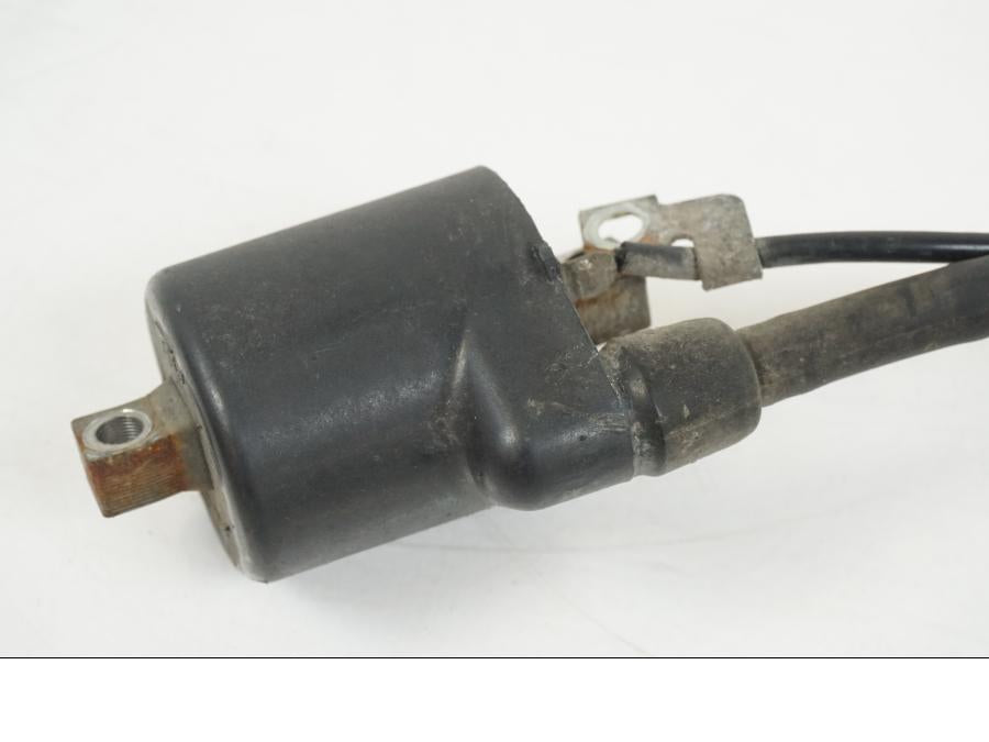 Höger sida på Tändspole från en Honda CBR 125 R -2006 motorcykel.