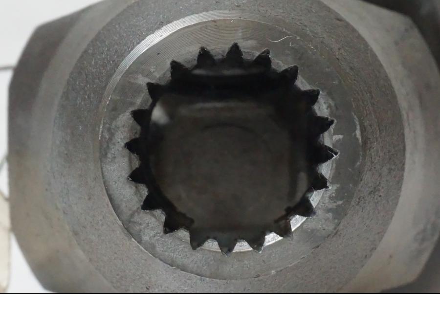 Snett uppifrån på <p>Kardanaxel från BMW R 1200 C 2002.</p>

<p>Bakre knut hackar lite.</p> motorcykel.