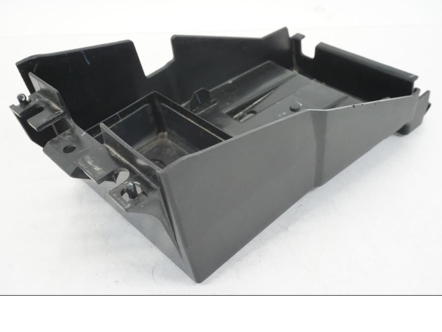 Höger sida på Batterihållare från en Kawasaki NINJA 400 -2020 motorcykel.