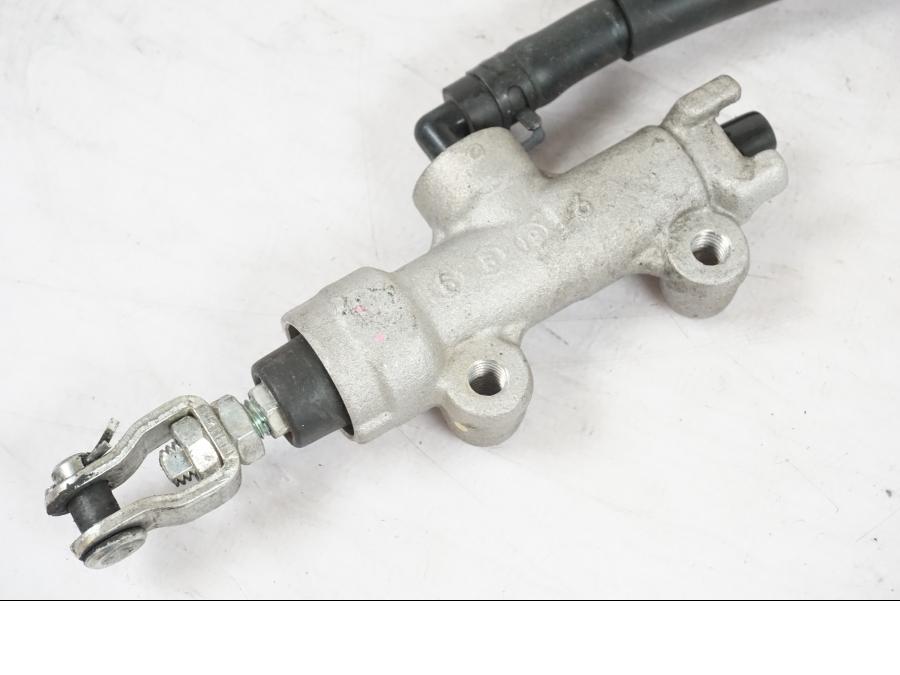 Höger sida på Bromshuvudcylinder från en Kawasaki ER-6N -2016 motorcykel.