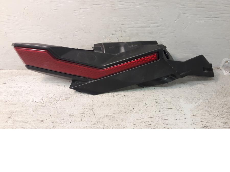 Framsidan på Bakvinge från en Honda ADV 750 -2017 motorcykel.