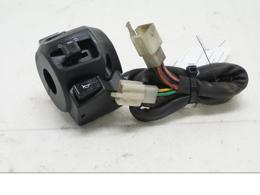 Baksidan på Styrelreglage från en Yamaha YZF-R 125 -2008 motorcykel.