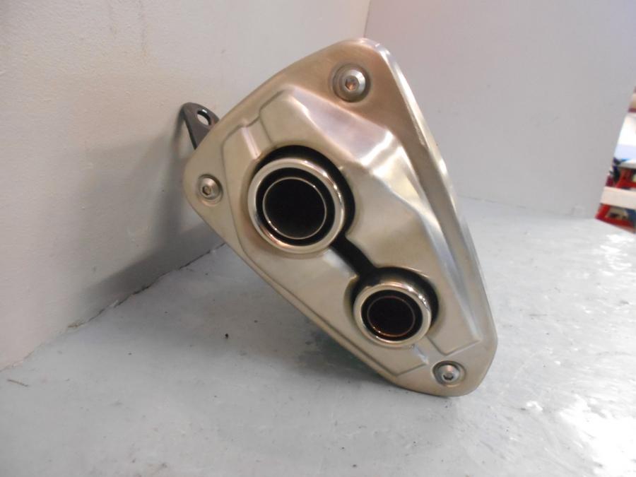 Baksidan på Ljuddämpare från en Kawasaki Z 800 -2016 motorcykel.