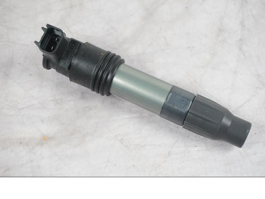 Framsidan på Tändspole från en KTM 1290 Super Duke R -2022 motorcykel.