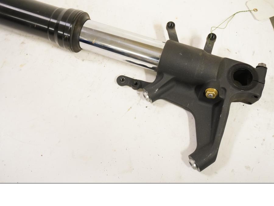 Baksidan på Gaffelben från en Suzuki GSX 1300 BK -2008 motorcykel.